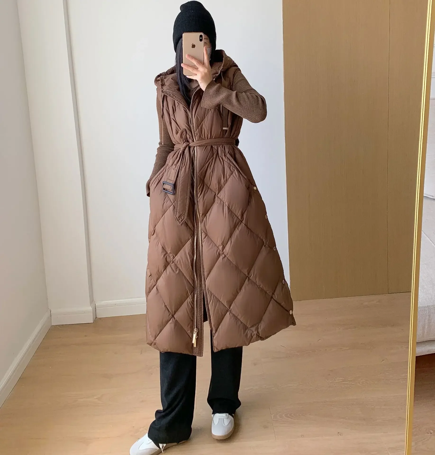 Long Hooded 90% White Duck Down Vest Women Winter 2024 Fashion Sleeveless Puffer Jacket with Belt Female Autumn Warm Waistcoat