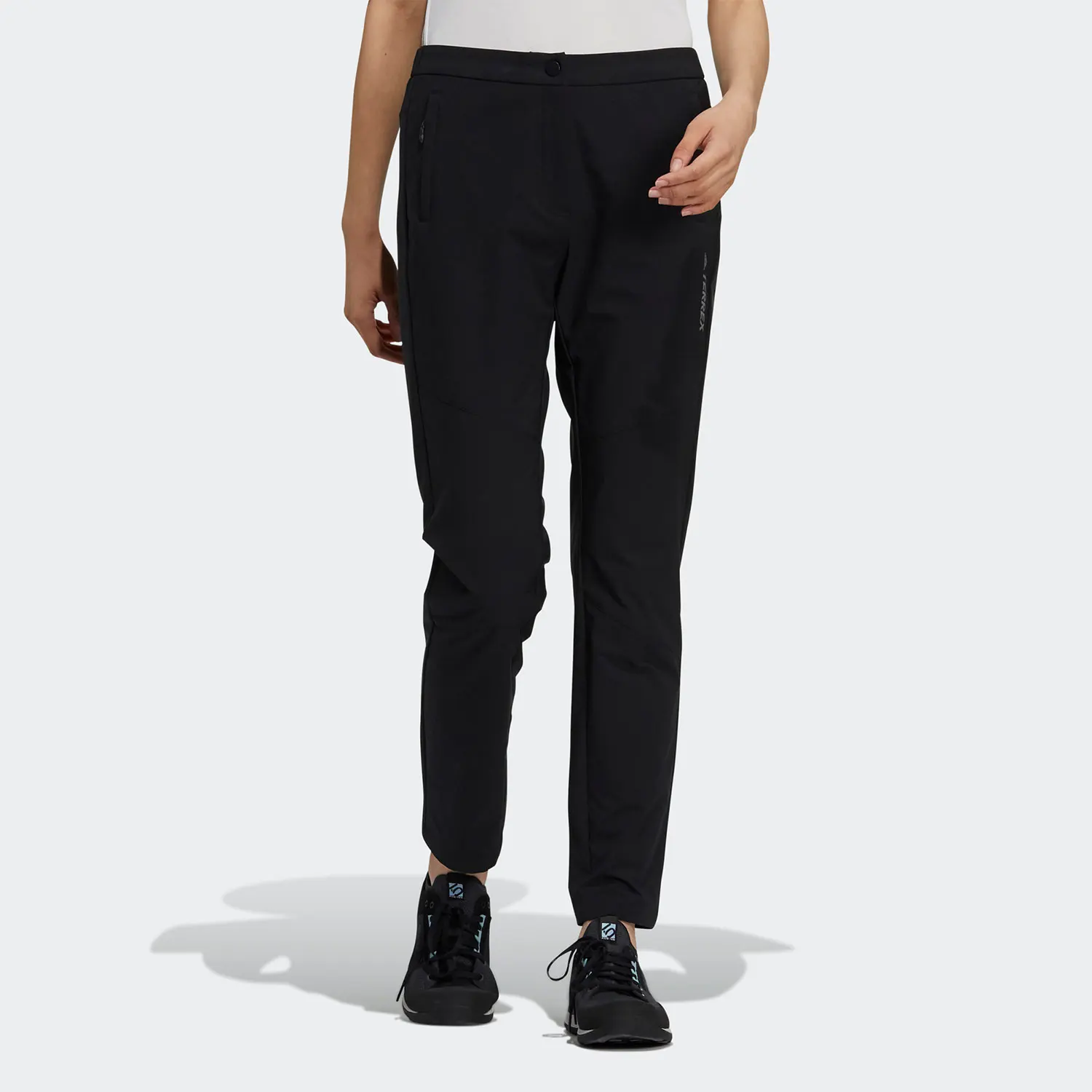

Оригинальные новые женские спортивные брюки Adidas W CITYLT PANTS для занятий спортом на открытом воздухе GN7553