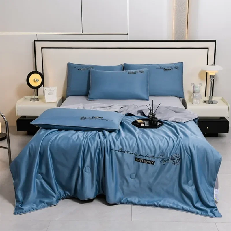 

2025 Light Luxury Style Summer Quilt Single Piece Cool Breathable Adult Thin Quilt Soft and Comfortable Air Conditioning Quilt