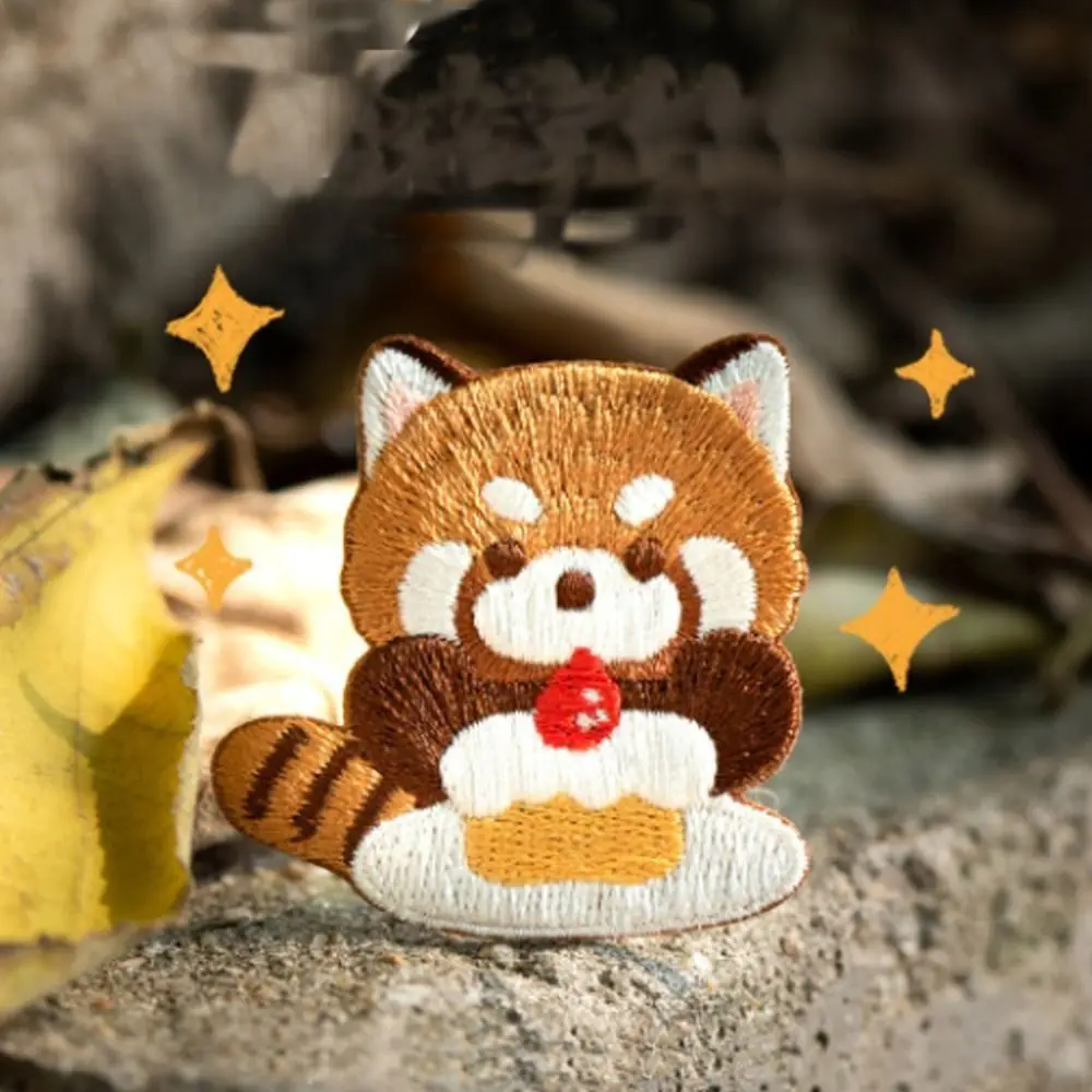 Parches bordados de Panda Rojo para niñas, pegatina pequeña de pegamento para planchar, clip para el pelo, ropa de diseñador
