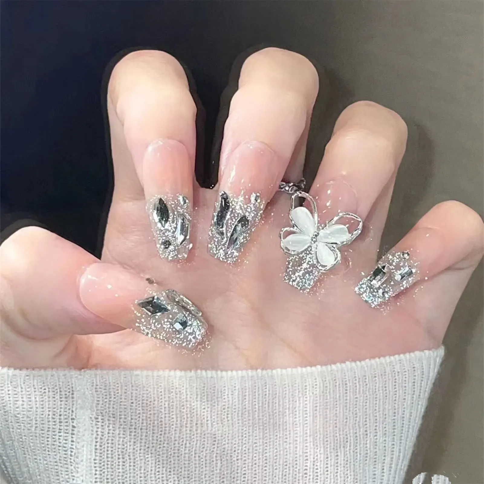 Extremely Flash Butterfly Fake Nails Butterfly & Rhinestone Flash Fake Nails for Emphasizing Delicate Hands