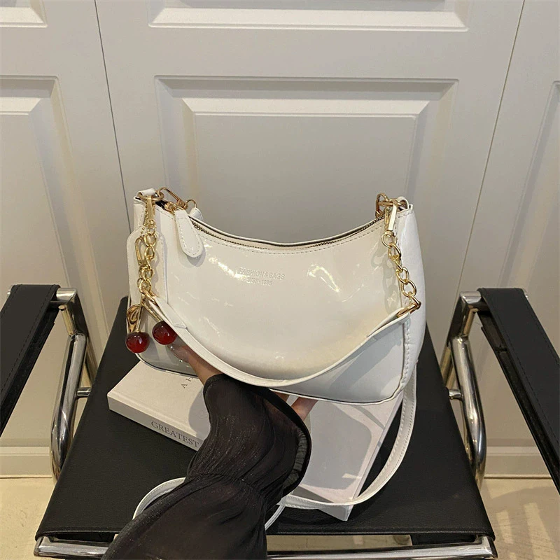 Neue Modische Damen-Handtasche aus PU-Leder, Einfarbig mit Kirsch-Anhänger, Vielseitige Schultertasche, Damen-Umhängetasche für den Alltag – Detail 21