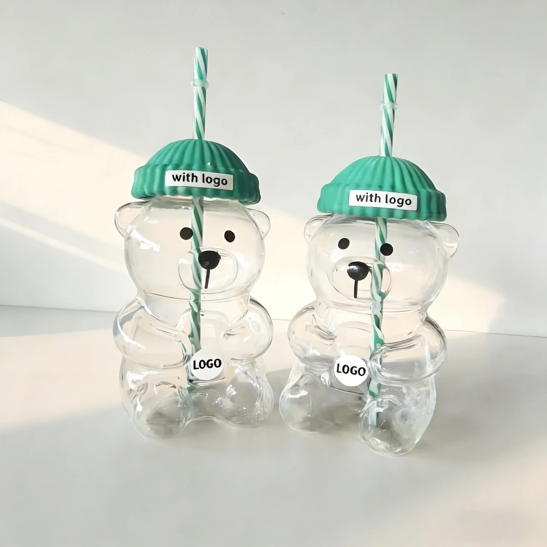 Transparenter Glaswasserbecher in Bärenform mit Logo, geeignet für Zuhause, Büro, Reisen, Kaffee- und Milchgetränke, als Geschenk.