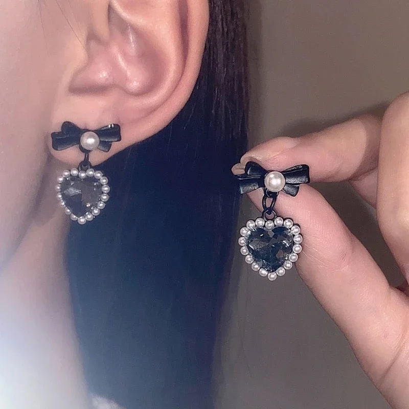 

White/Black Moon Stone Clip On Earrings Fashionable Bowknots Ear Adorments
