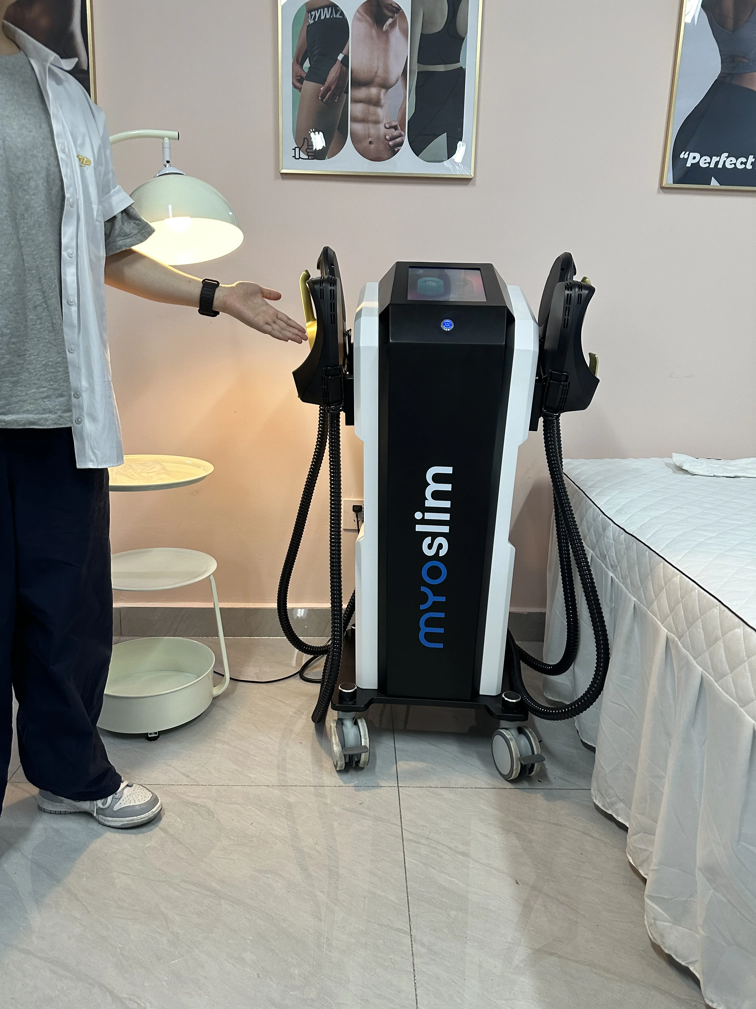 

MYOSlim 15T 6500w NEO для похудения, новая звезда, сжигание жира, мышцы, EMS, резьба, электромагнитная стимуляция, машина для лечения