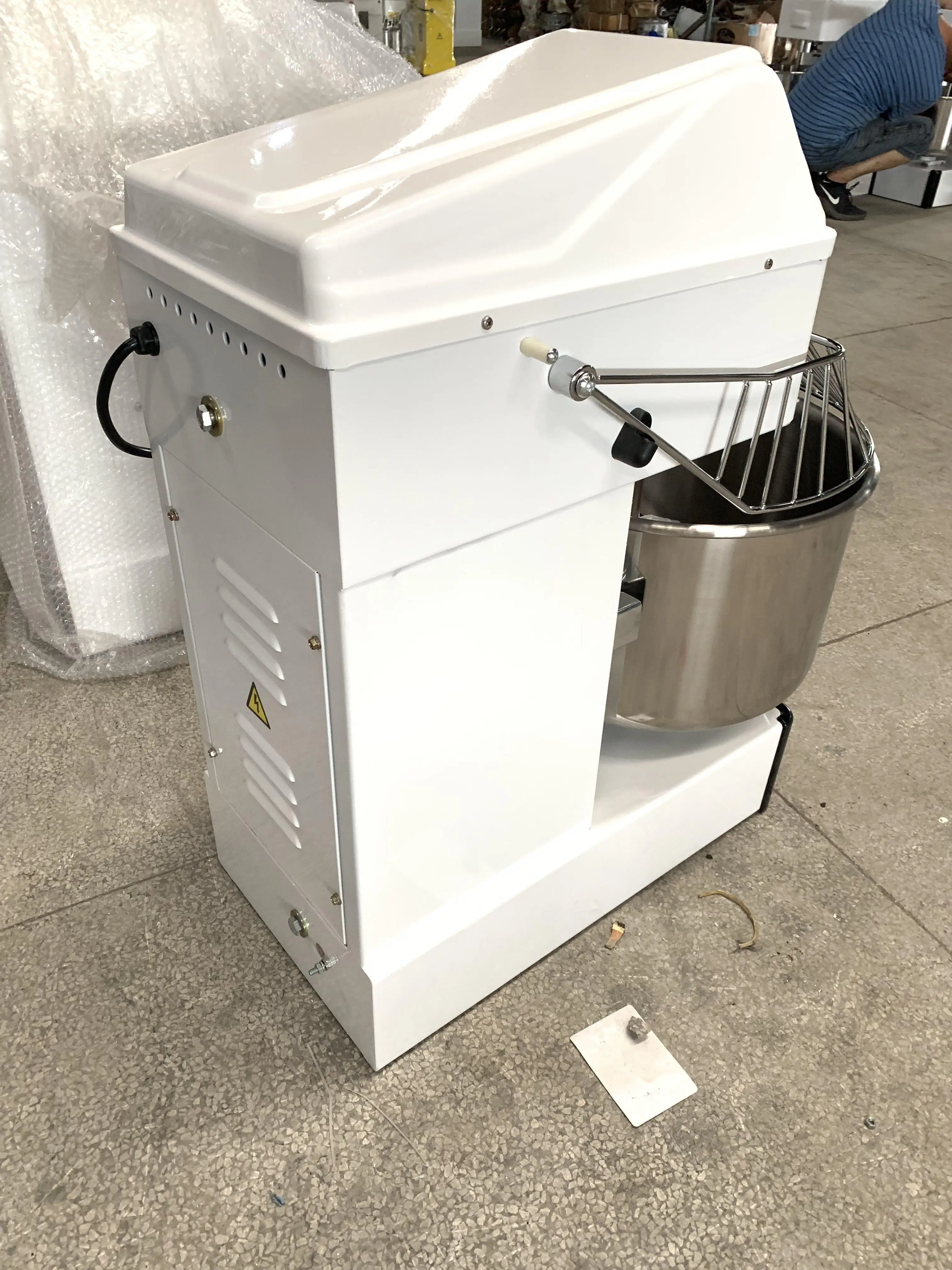 مخبز عجين الخبز الصناعي 100 لتر آلة خلط الدقيق سعة كبيرة سهلة التشغيل خلاط عجينة الخبز للبيع