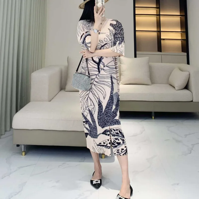 2025 Spring/Summer Printed Dress Women's Design Original Seven Sleeve Folded Skirt Medium Long V-neck Front Split