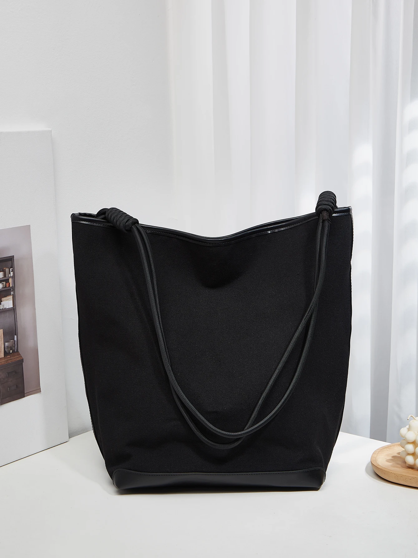 

Модная однотонная минималистичная женская сумка через плечо и портативная сумка большой вместимости в новом стиле с нишевым дизайном