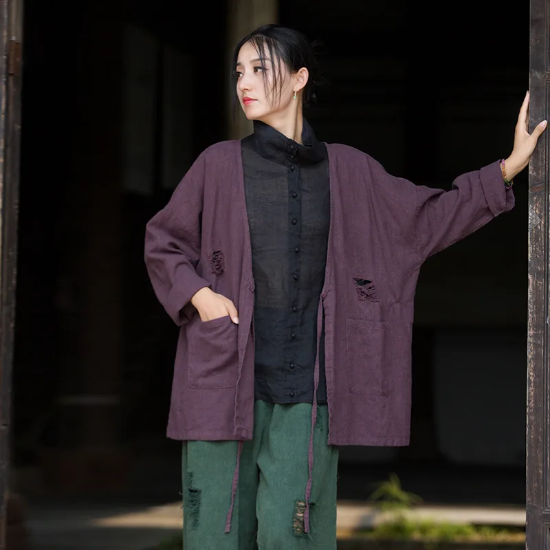 ダメージ加工ラミーダスター：タイフロントのオープンコートで、エフォートレスにクールで自由な雰囲気を演出します。