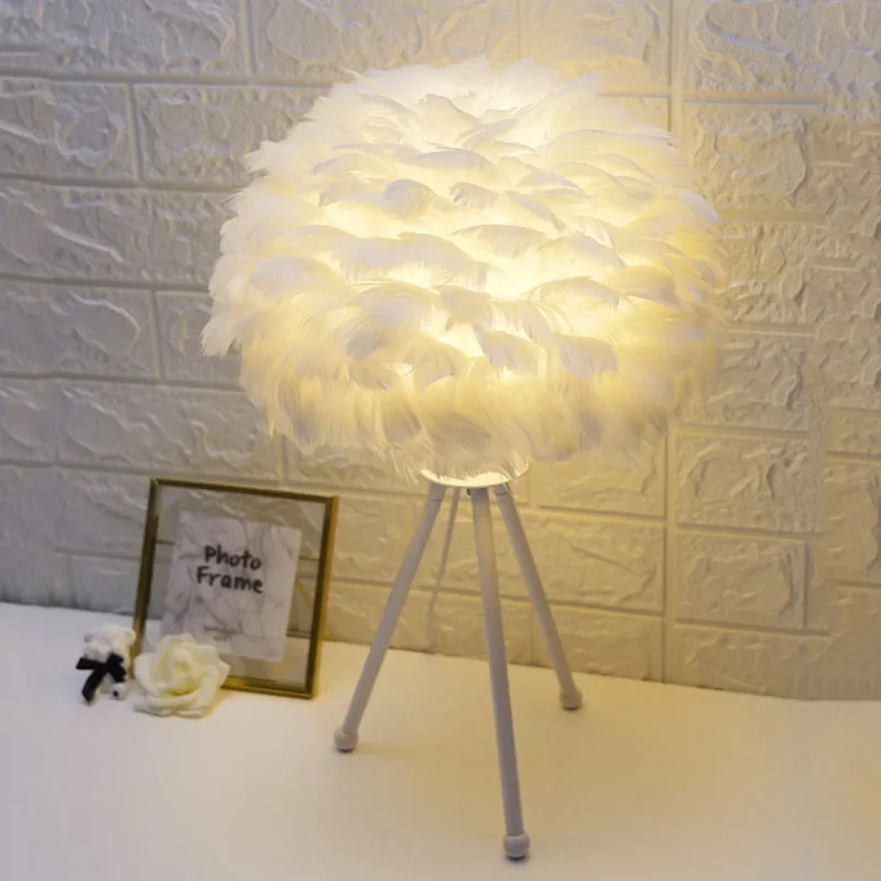 

Feather Table Lamp Romantic Led Bedroom Bedside Light Dinning Desk Torch Lamparas for Living Room Coffee Shop Decor