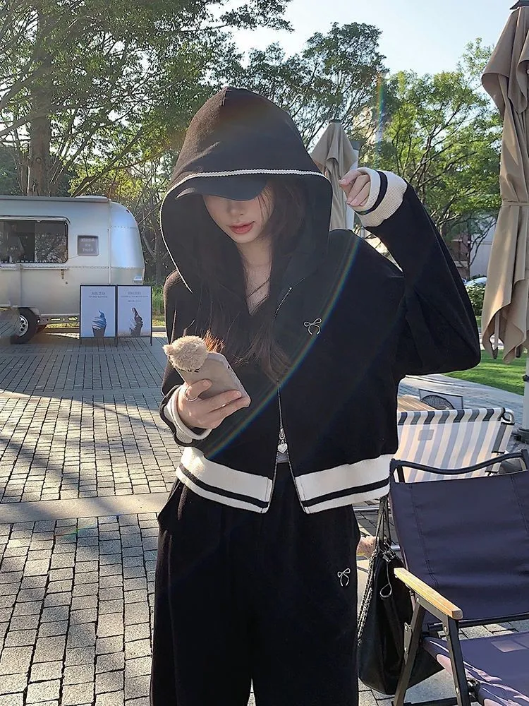 

Повседневный комплект из укороченной куртки и брюк для женщин: новая весенняя коллекция, модный, омолаживающий, спортивный, из двух предметов, в стиле пэчворк, для студенток