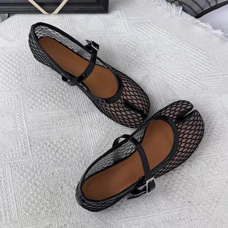 2026 Summer Hollow Mesh Tabi Flat Sandals Women Split Toe Breathable Lightweight Casual Fishnet Shoes Mary Jane Low-cut Shoes
