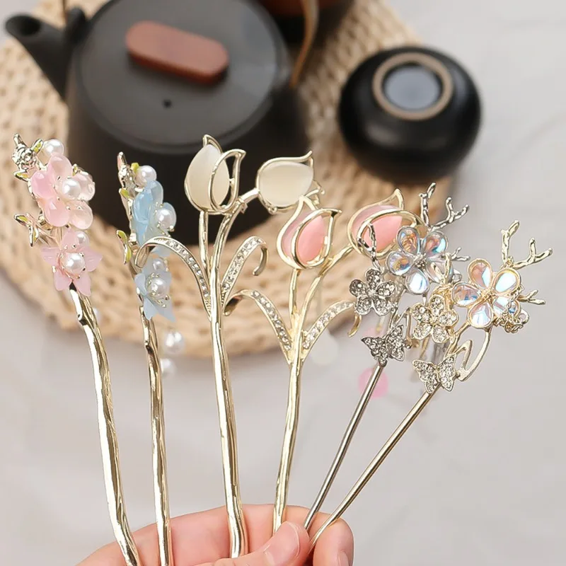 New Chinese style hairpin, coiled hair hairpin, Chinese style women's step shaking headpiece, tassel hair accessory