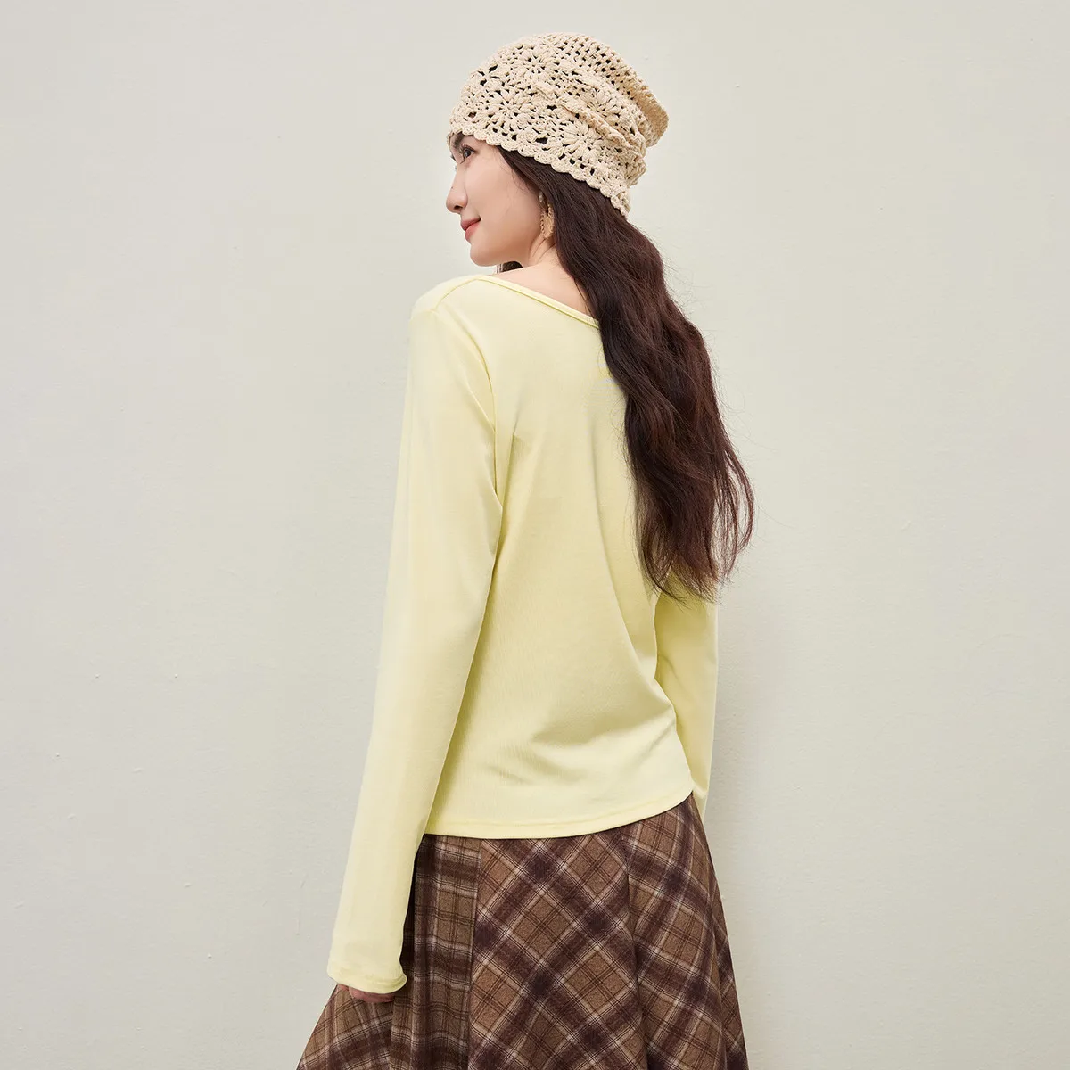 SENTUBILA Women Long Sleeve Yellow T-Shirt 2026 Fall Autumn Contrast Fake Two-Piece Cowl Neck Elegant Knitted Top 161TD5036