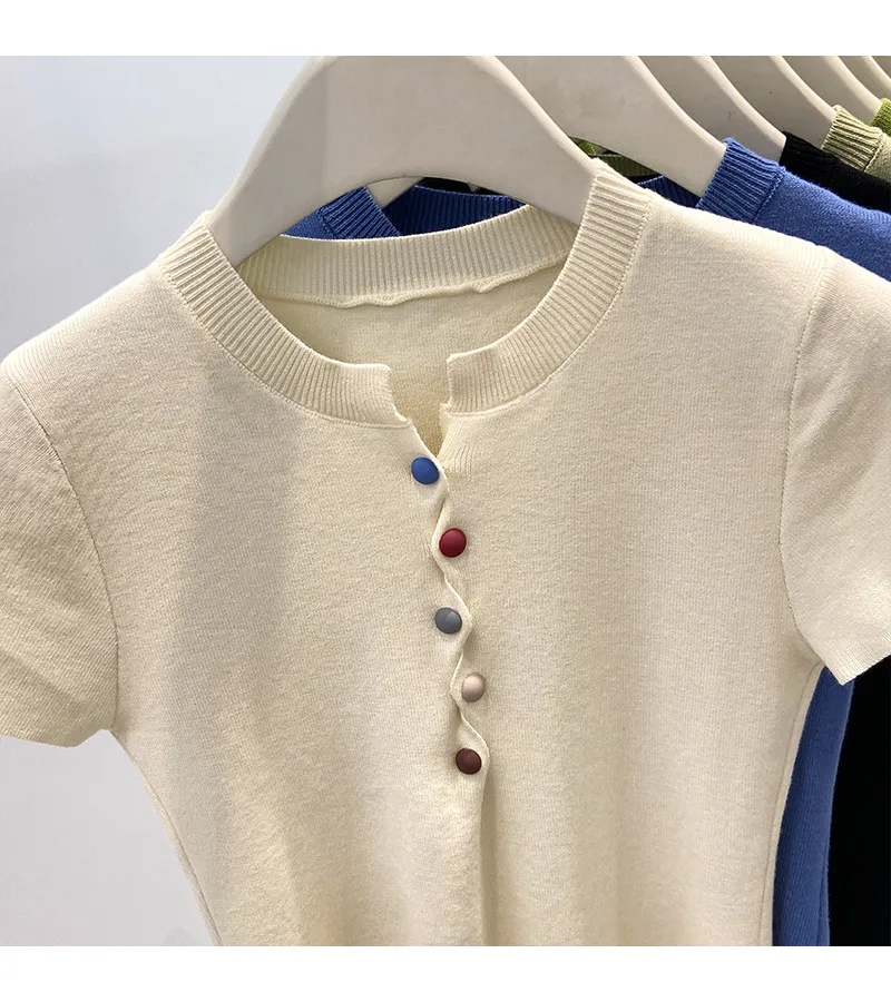 2026 Sommer Dopamin Bunte Knöpfe T-Shirt Schmal Geschnitten Kurzarm Damen T-Shirt Trendiges Figur-Schmeichelndes Klein-Blau Strick-Oberteil – Detail 10