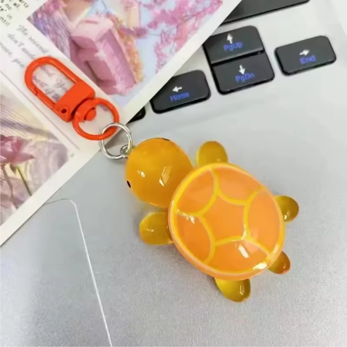 1/8Pcs Colorful Luminous Turtle Keychain Cartoon Glow in-the-dark Color Keyrings Resin Sweet Sea Animal Bag Pendant Hangings