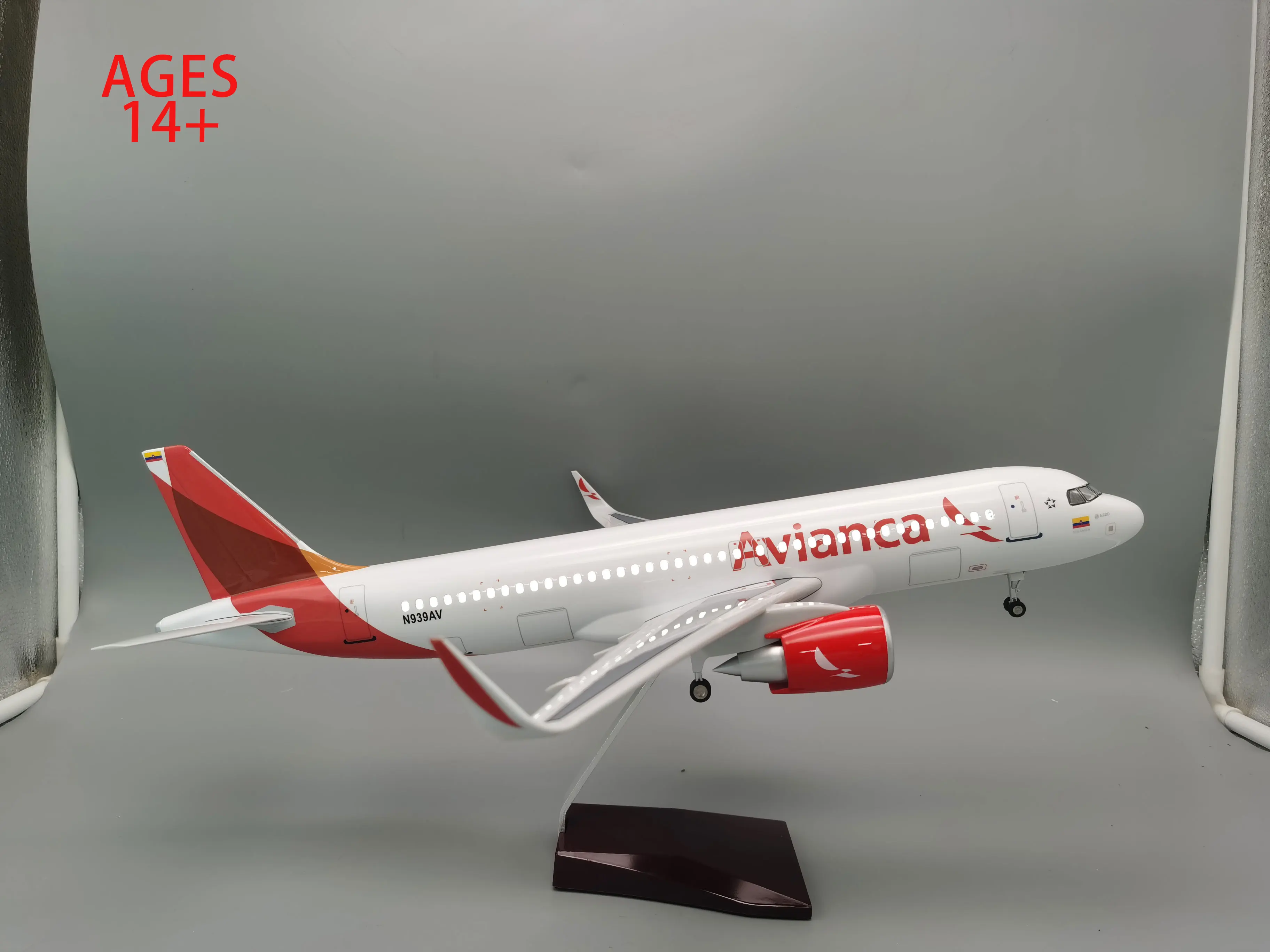 47CM 1:80 Scale Model Aircraft Airbus A320 Colombia Avianca Airlines LED Light Die-casting Machine Collected As A Gift Decor