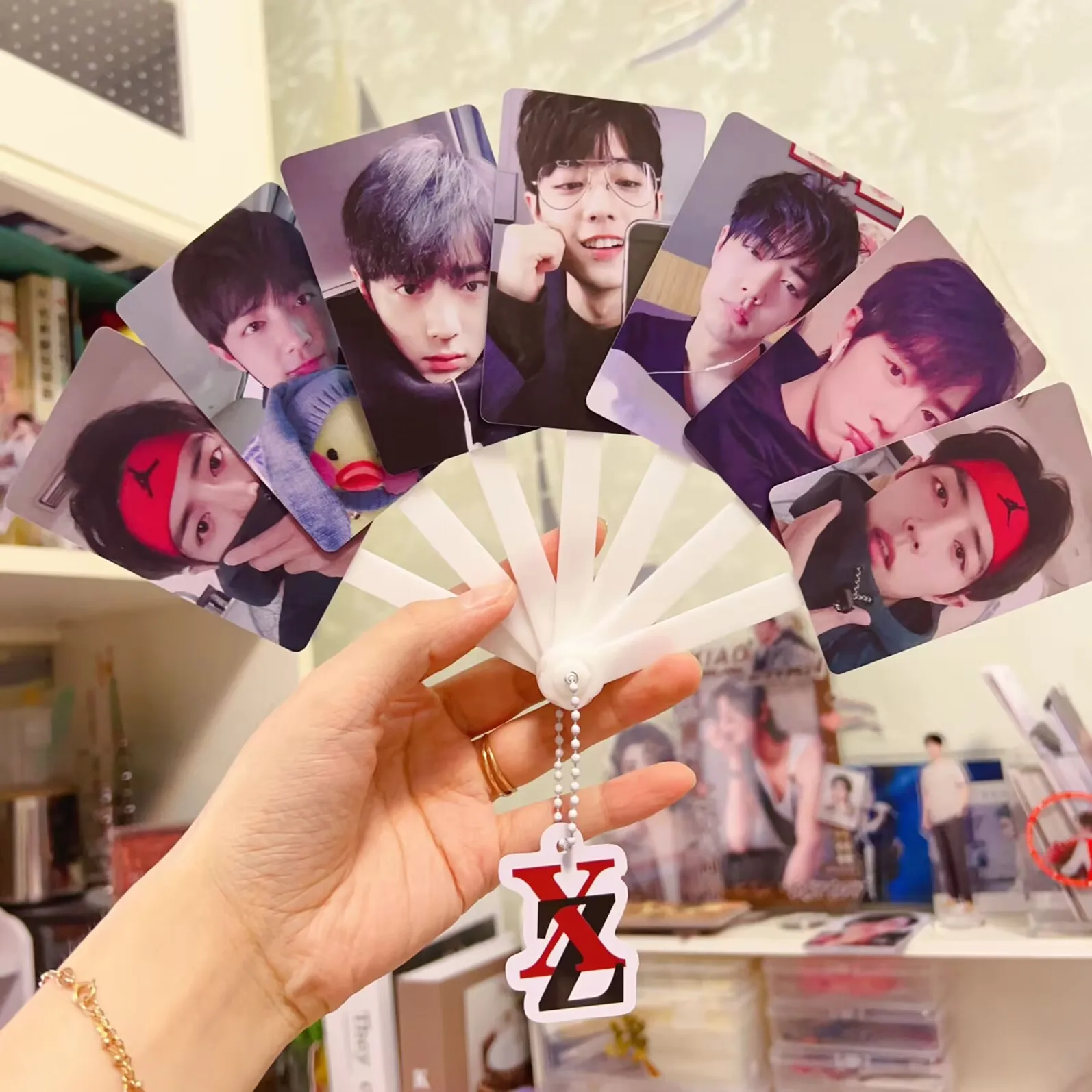 Симпатичный семикратный вентилятор Сяо Чжань, водонепроницаемая периферийная поддержка, складные портативные летние предметы первой необходимости, крутой вентилятор с ручным управлением