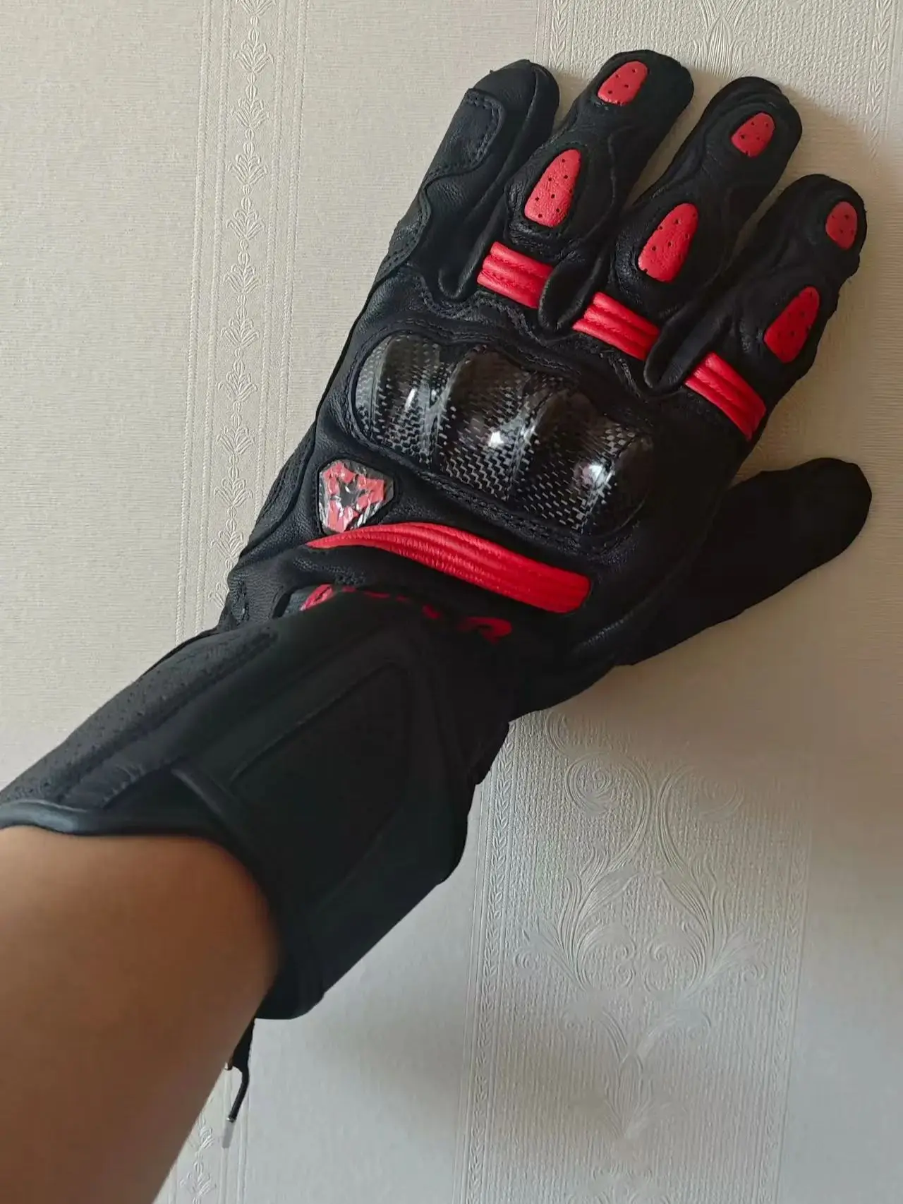 

VEMAR Long Motorcycle Racing Gloves Genuine Leather Comfortable Sheepskin Carbon Fiber Guantes Moto High-quality Four Season