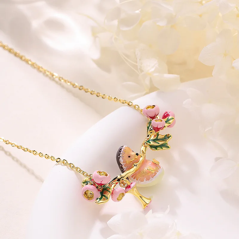 Fashionable, exquisite and sweet temperament, fairy style painted dripping glaze cartoon hedgehog flower pendant clavicle chain