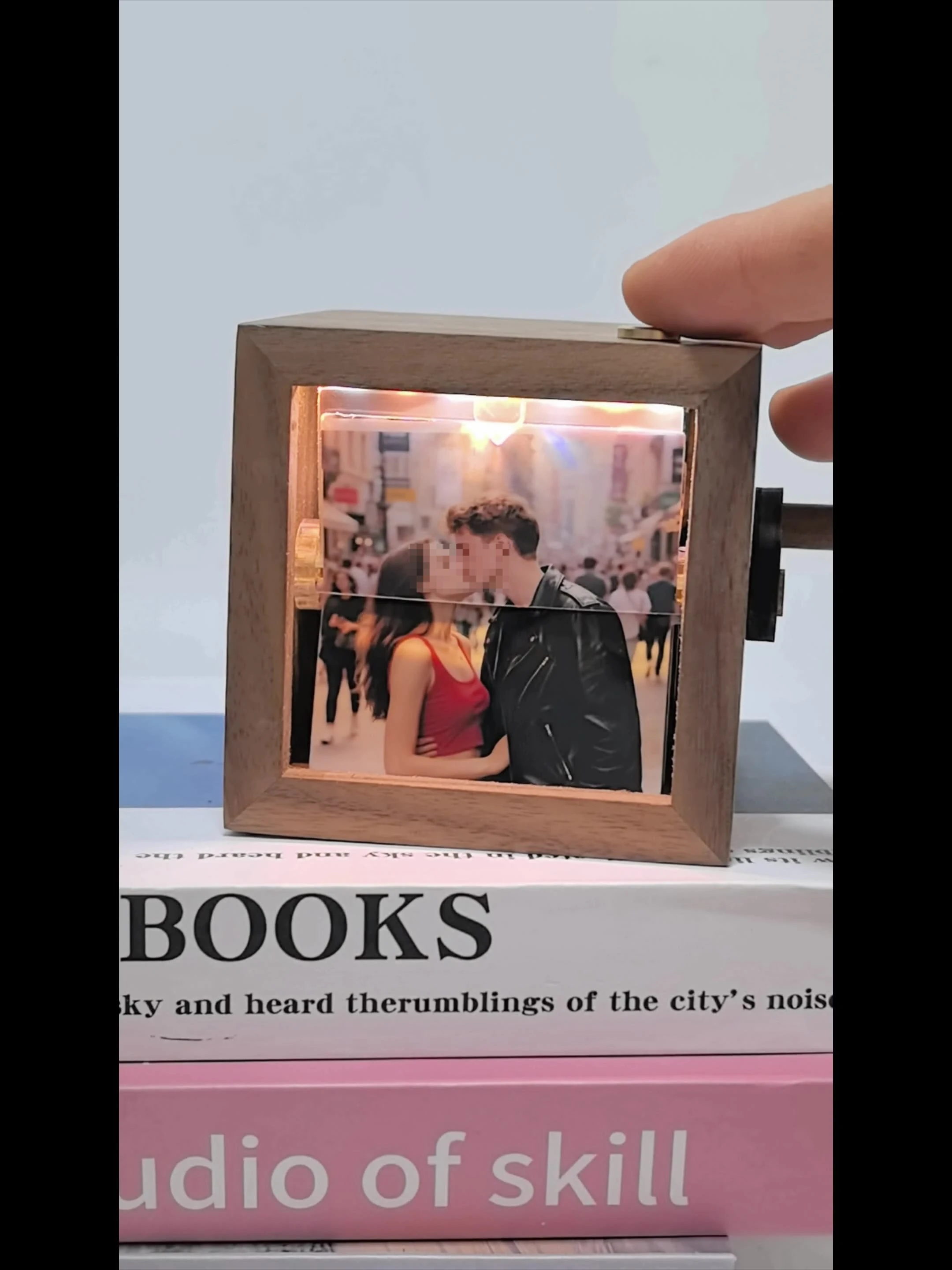 Couples' Mother's Day gift glowing custom hand-crank page turner photo machine memorabilia collection gift
