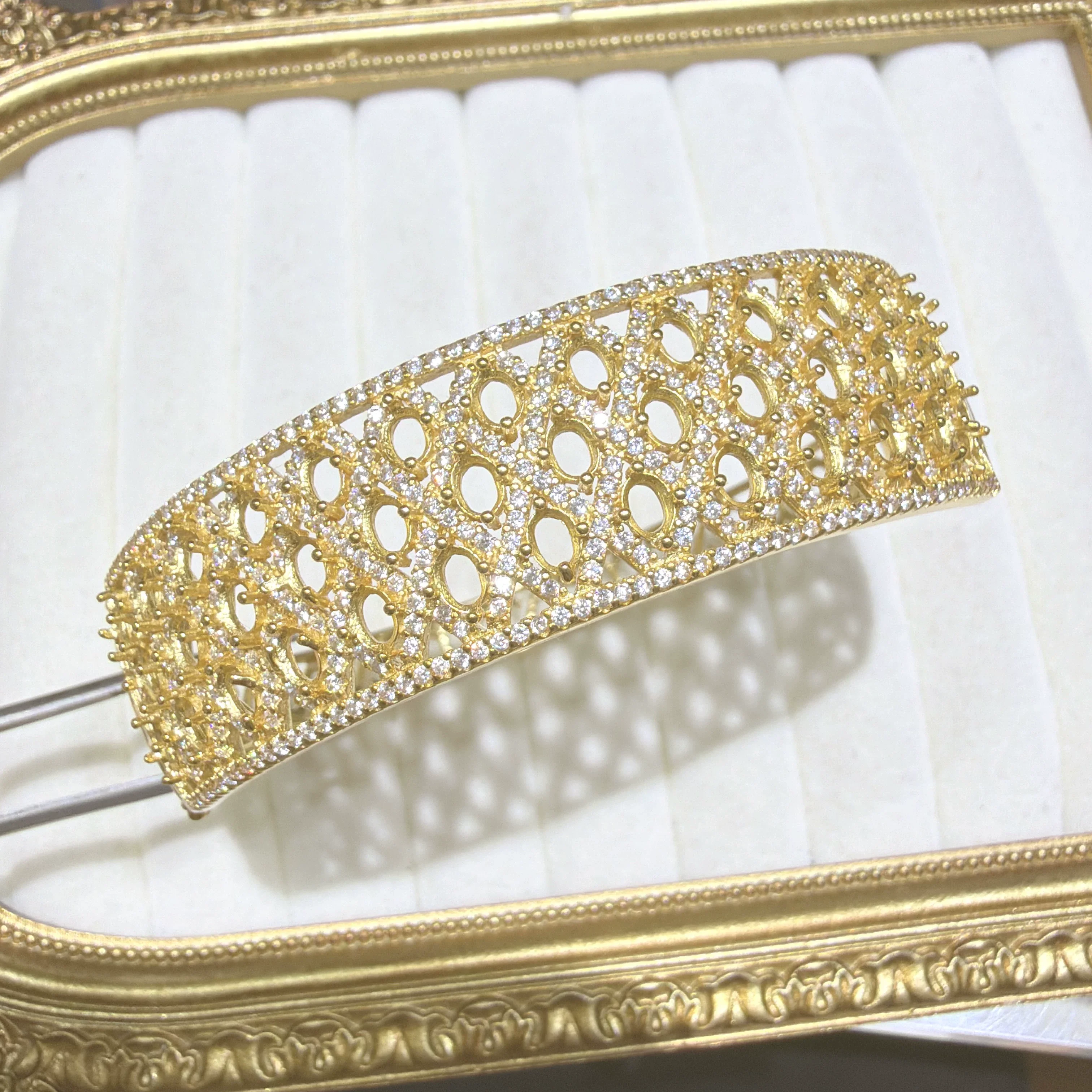 49 S925 sterling silver bracelet, hollow oval design, 3*4mm, ultra-luxurious, studded with multiple sparkling studs, 38 pieces