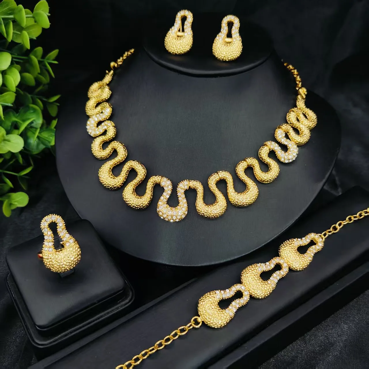 

Sturdy & Durable Diamond Inlaid Necklace Earrings Bracelet Ring For Women 24K Gold AU999 | Solid craft, not easy to deform