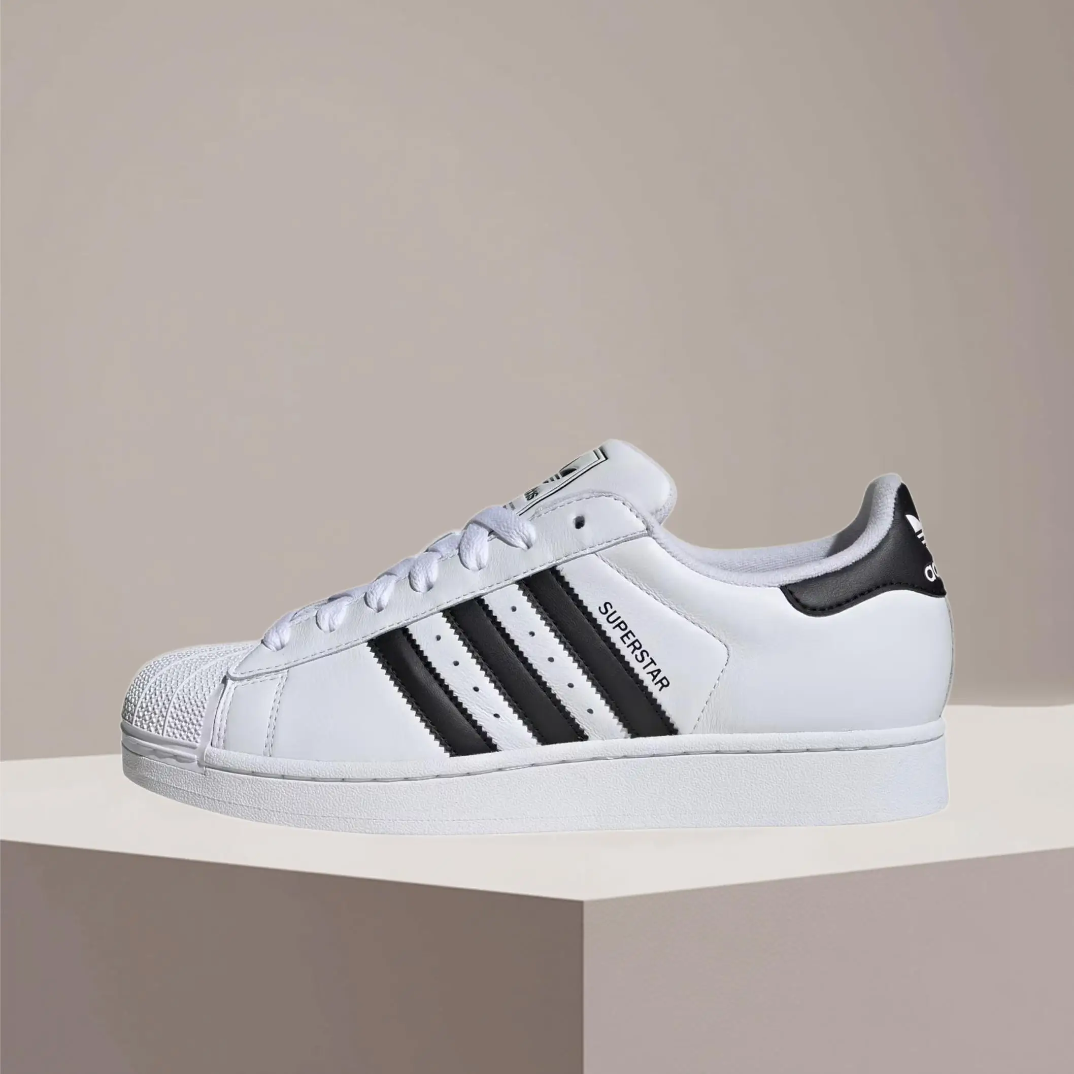 

Кроссовки adidas Originals Superstar 2: комфортные, прочные, поддерживающие, нескользящие, многофункциональные, унисекс, повседневные, модель IH8659