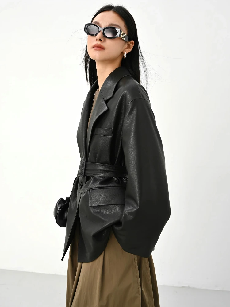 Echt lederen ganzendonsjack voor dames herfst winter 2022, nieuwe high-end eenvoudige zachte zwarte echte schapenvacht donsjas met riem