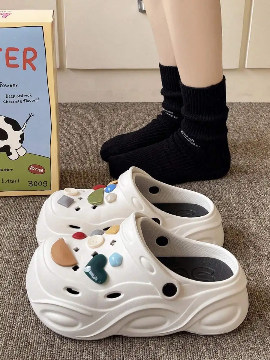 

Супертолстые утепленные сабо для женщин, новинка 2024 года, персонализированные, повседневные, для улицы, с защитой от скольжения и запаха.