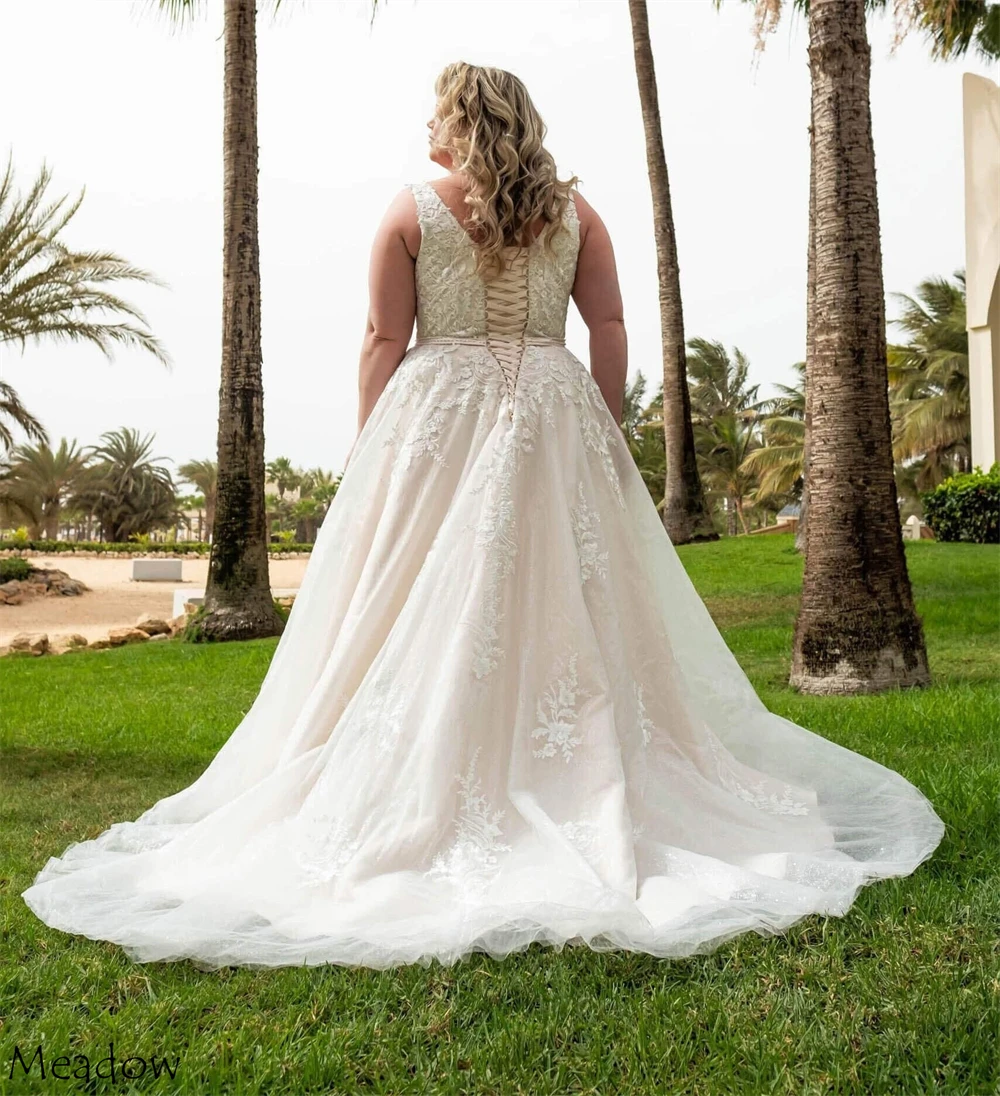 カスタマイズされたホワイトチュールアップリケウェディングパーティーAラインPoretraitロングドレスドレスエレガントな絶妙な高級夢のようなドレス