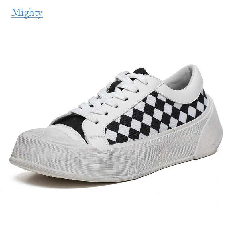 

2024 New Casual Women Vulcanize Flat Shoes Niche Retro Plaid Cookie Academy Style Board For Men Sports The Same Sneakers Pumps