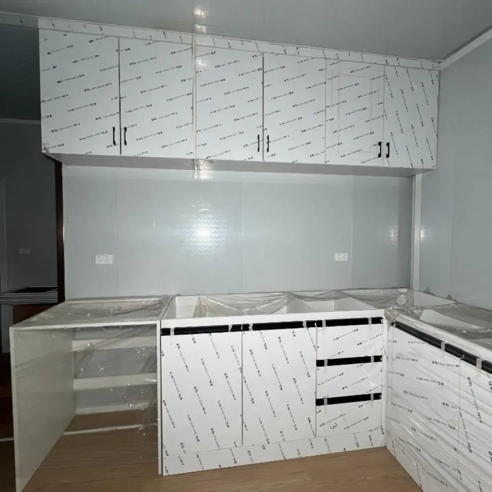 Портативный сборный крошечный дом, мобильный расширяемый сборный дом длиной 20 футов с 1 полностью оборудованной ванной и кухней, складной дом