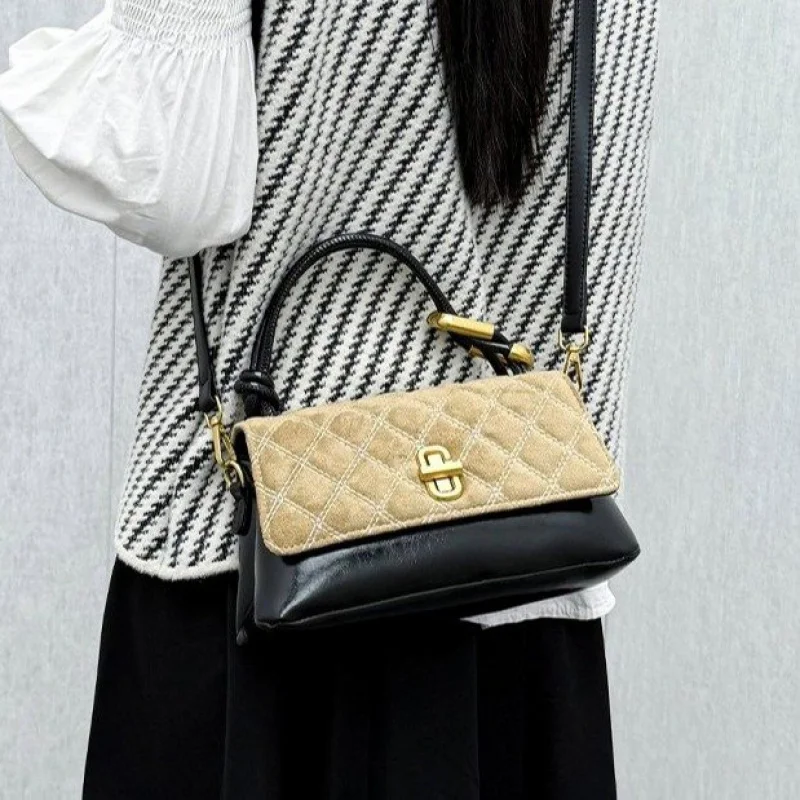 

Fashionable Women's Crossbody-Bag Made Of Fine Leather Boasting Trendy Famous Durable Look