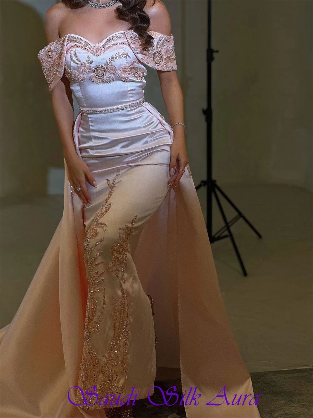 فستان سهرة بسيط من الساتان الوردي مخصص على شكل قلب رسمي مكشوف الكتفين فستان حفلات ناعم مستقيم ذيل محكمة #5