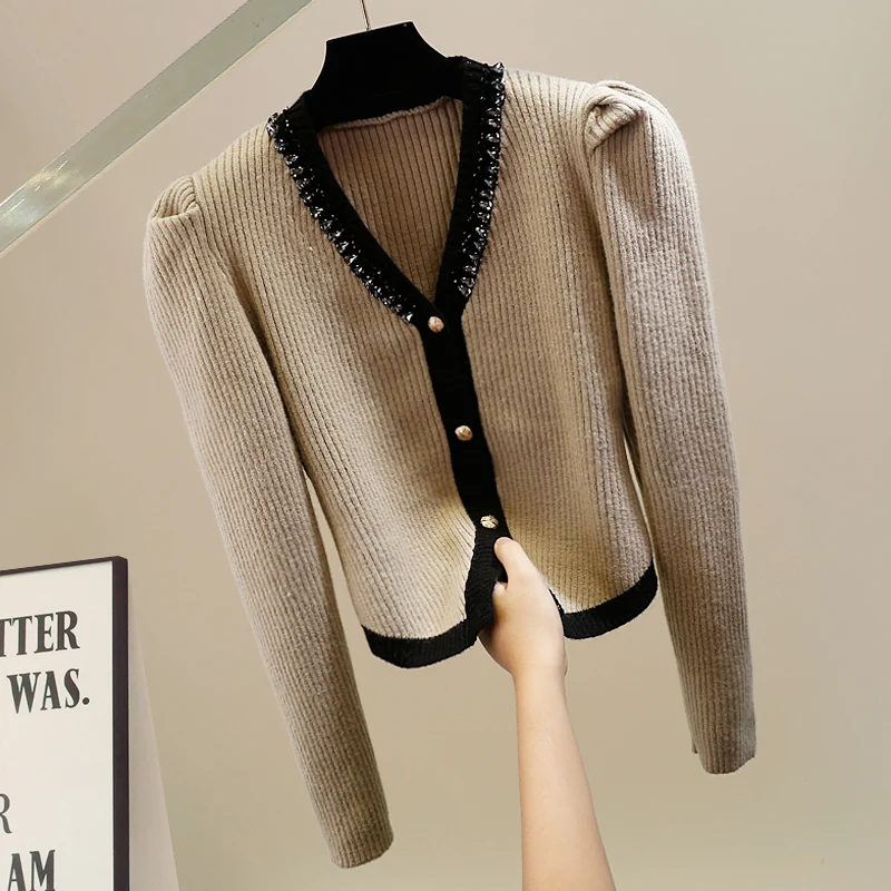 

Модный вязаный свитер с жемчужной отделкой, V-образным вырезом, одной пуговицей, длинными рукавами, приталенный топ в стиле французского шика