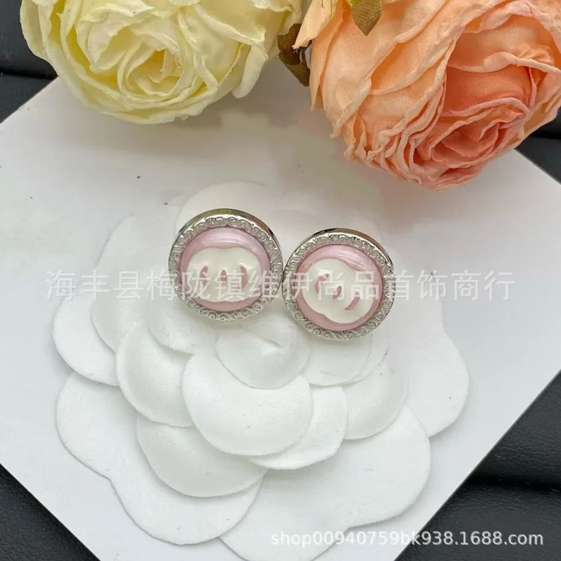 نسخة عالية من أقراط القرط ذات الإصدار الاجتماعي الخفيفة الفاخرة الماسية المرصعة باللؤلؤ المألوف متعددة الاستخدامات