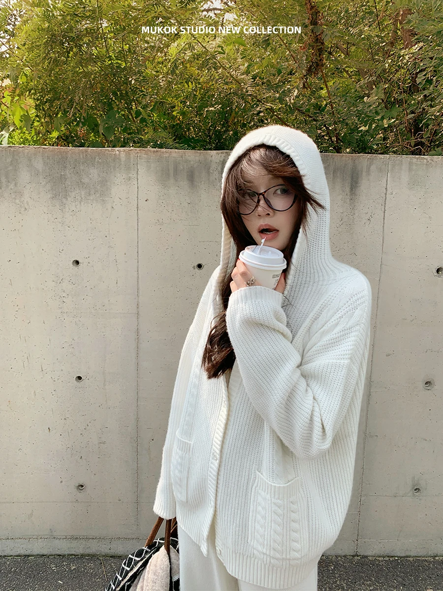 

Женский комплект MUKOK: вязаный кардиган из шерстяной смеси с капюшоном и свободные брюки. Модный, мягкий и уютный зимний наряд с длинными рукавами для повседневной носки.