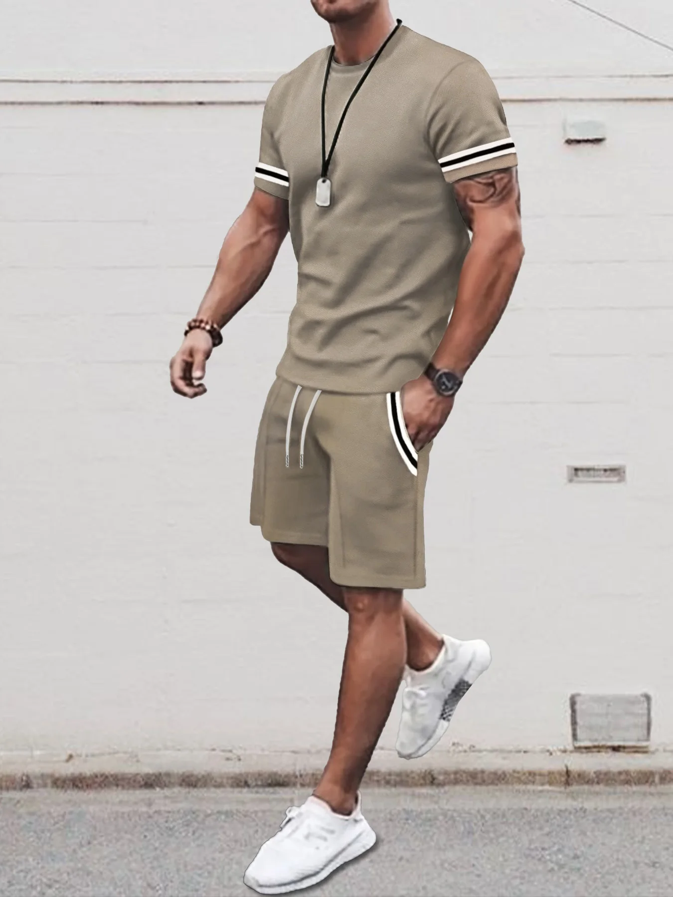 

Men's Khaki Stripe Color Block Crew Neck Short Sleeve T-Shirt + Drawstring Shorts Athletic Set Summer Casual 2 Piece Outfit