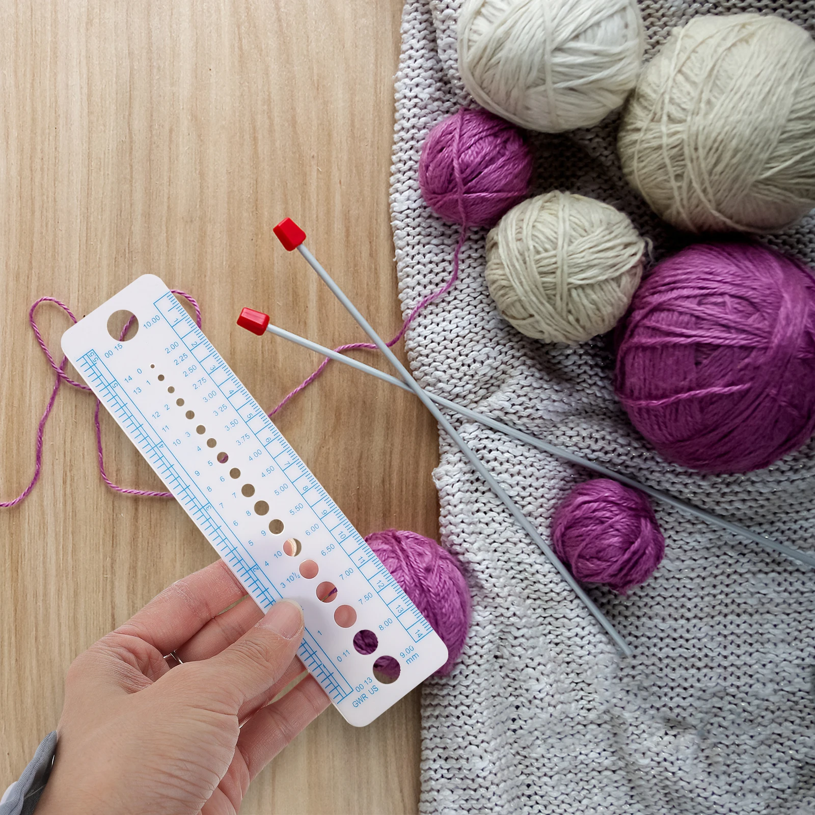 

4Pcs Knitting Needle Gauge Tool Plastic Measuring Rulers Lightweight Portable Sweater Needle Rulers Sewing Accessories Weaving