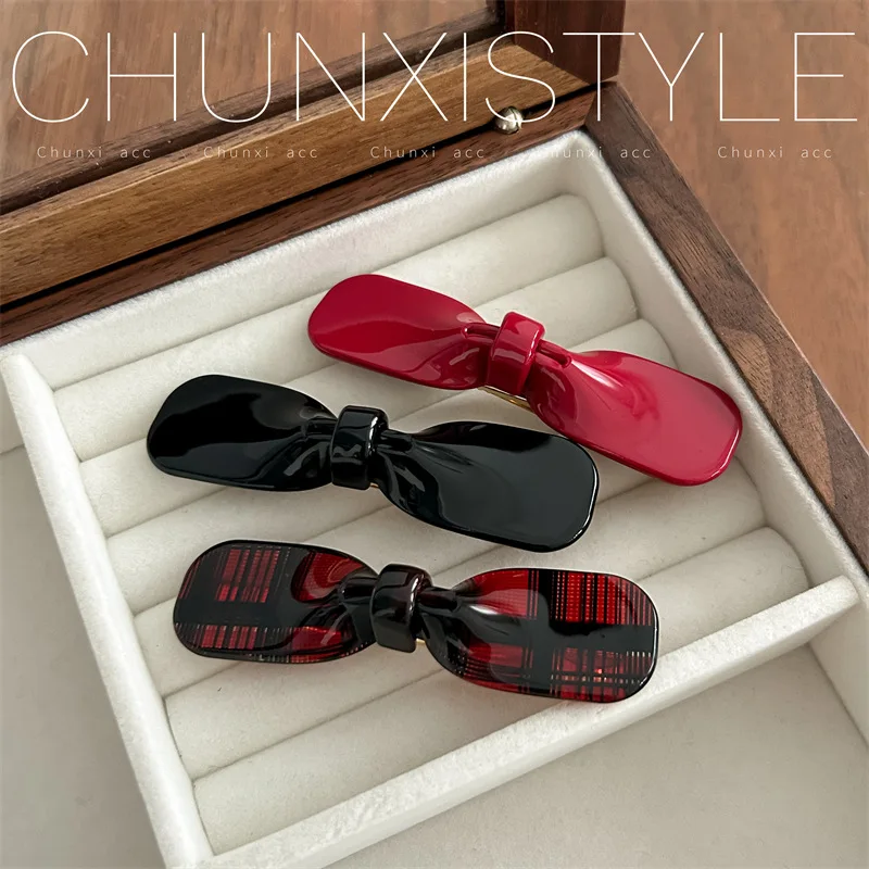 

Черно-красная клетчатая заколка-уточка с бантом из ацетата для девочек, нескользящая, дышащая, милая, для повседневного использования, аксессуар для волос