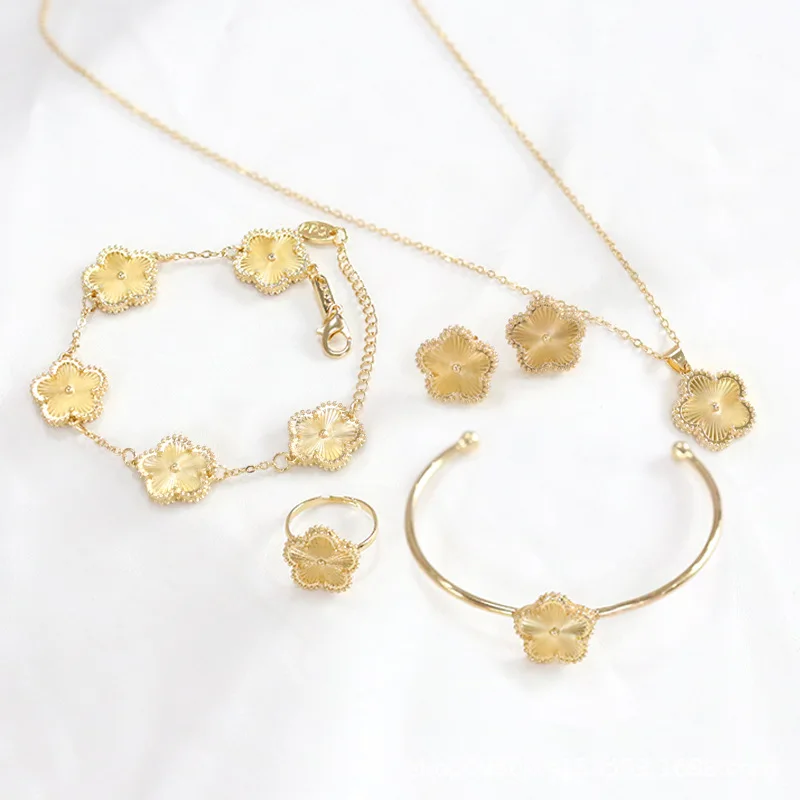 New Gold-Plated Silver Flowers 5 Pieces/Set Bracelet Pendant Necklace Earrings Women\'s Jewelry Luxury Clover Accessories