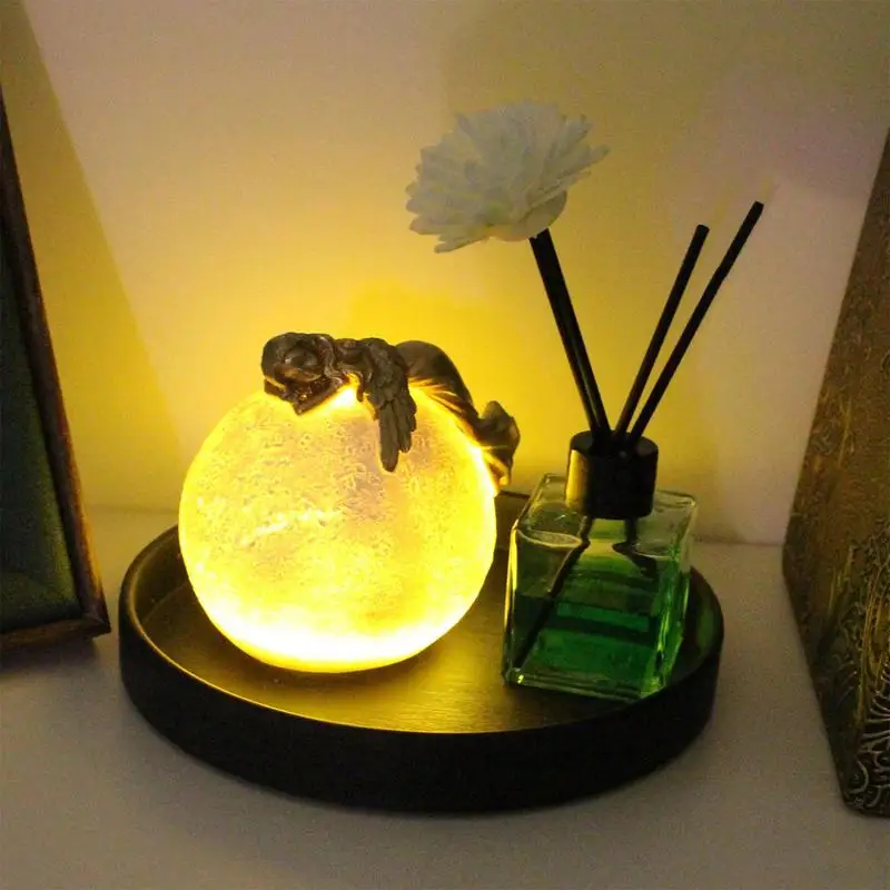 Lampada da scultura a luce di luna a LED per lampada da tavolo con statua ad angolo di luna lampada da tavolo decorativa a LED per ragazze, ragazzi, bambini, camera da letto