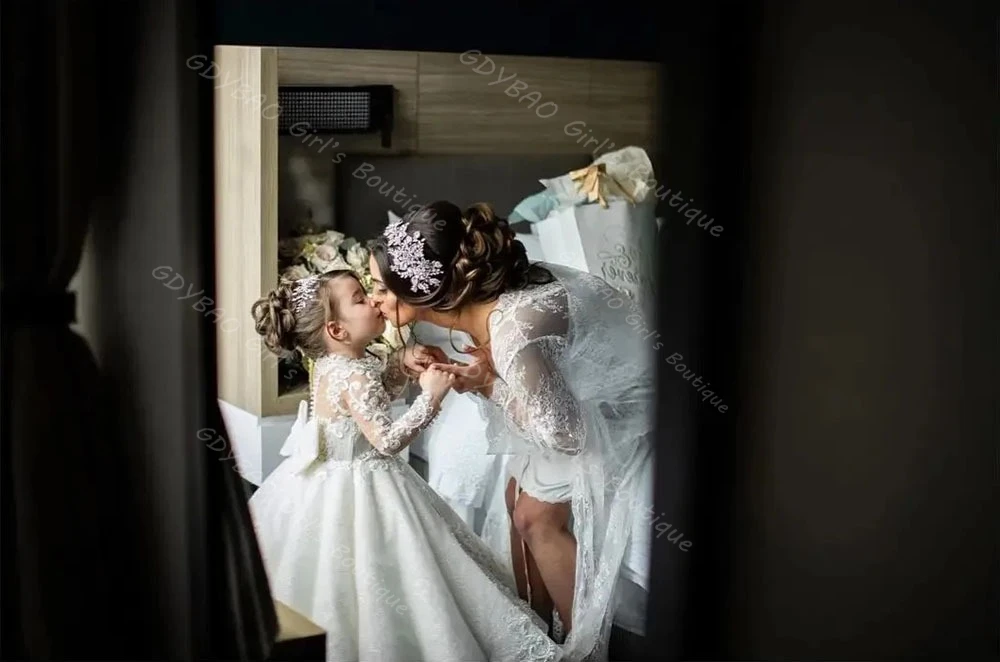 Vestido de niña de flores blanco para boda, Maxi tren con purpurina, lazo, apliques de encaje con cuentas, vestido de baile de primera comunión de princesa personalizado