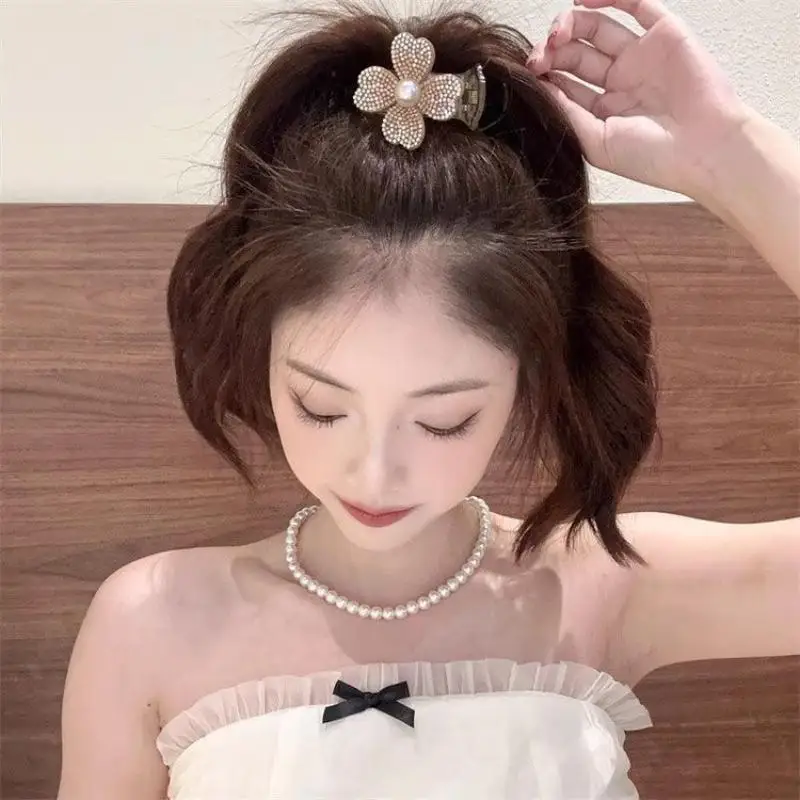 1Pcs Black & White 2‑Style Four‑Leaf Clover Pearl Flower Hair Claw Clip, Women Hair Accessory For High Ponytail & Bun Fixing
