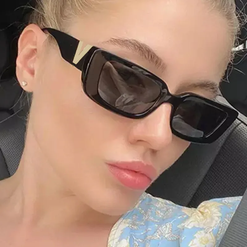 New Vintage Frame Rectangle Sunglasses for Women Luxury V Sun Glasses Men Fashion Jelly Sun Glasses UV400 Metal Decorate Eyewear