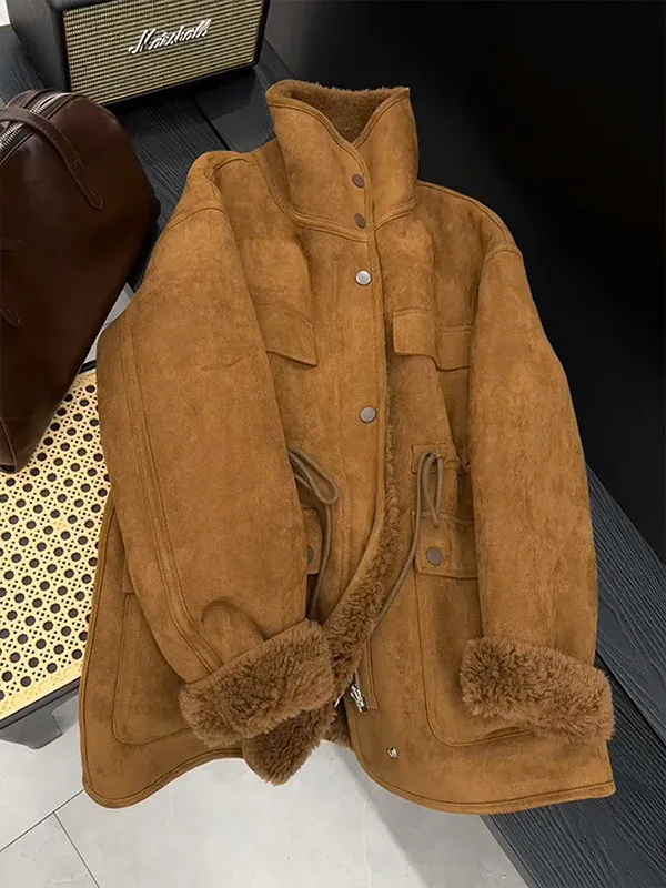 

Женская коричневая замшевая куртка больших размеров с мехом ягненка, средней длины, с отложным воротником, свободного кроя, весенняя новинка