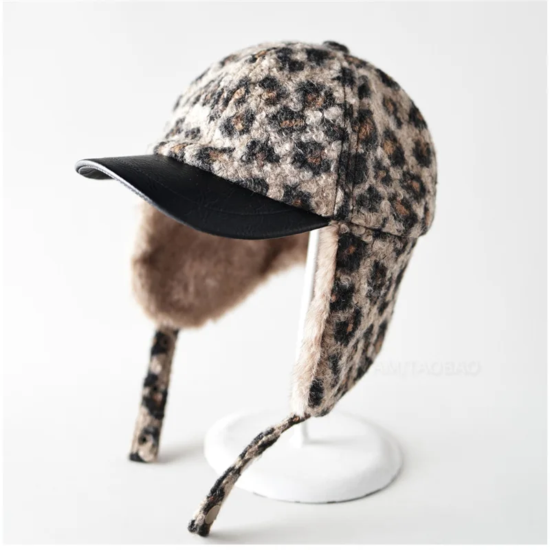 Winter Leopard Print Leather Brim Splicing Fashion Pilot Cap for Men and Women Outdoor Cycling Warm Ear Protection Bomber Hats