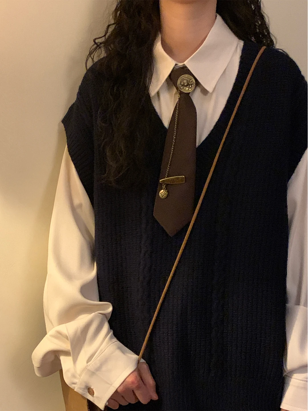 

Japanese Sle Versatile V-Ne Knitted Vest ex Autumn Winter Loose College Sle Svel Layering Tank Top Sweater