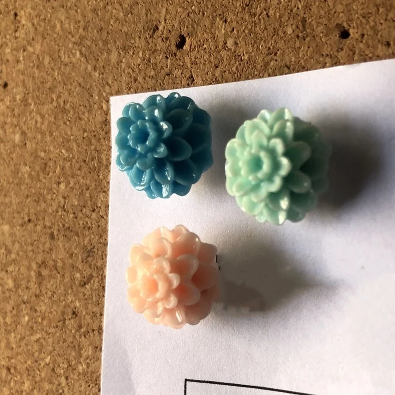 20/50 قطعة من دبابيس ضغط الكوبية من الراتنج - مسامير إبهام مزخرفة بالزهور للحرف اليدوية ولوحة الإعلانات (ديكور المكتب الإبداعي)